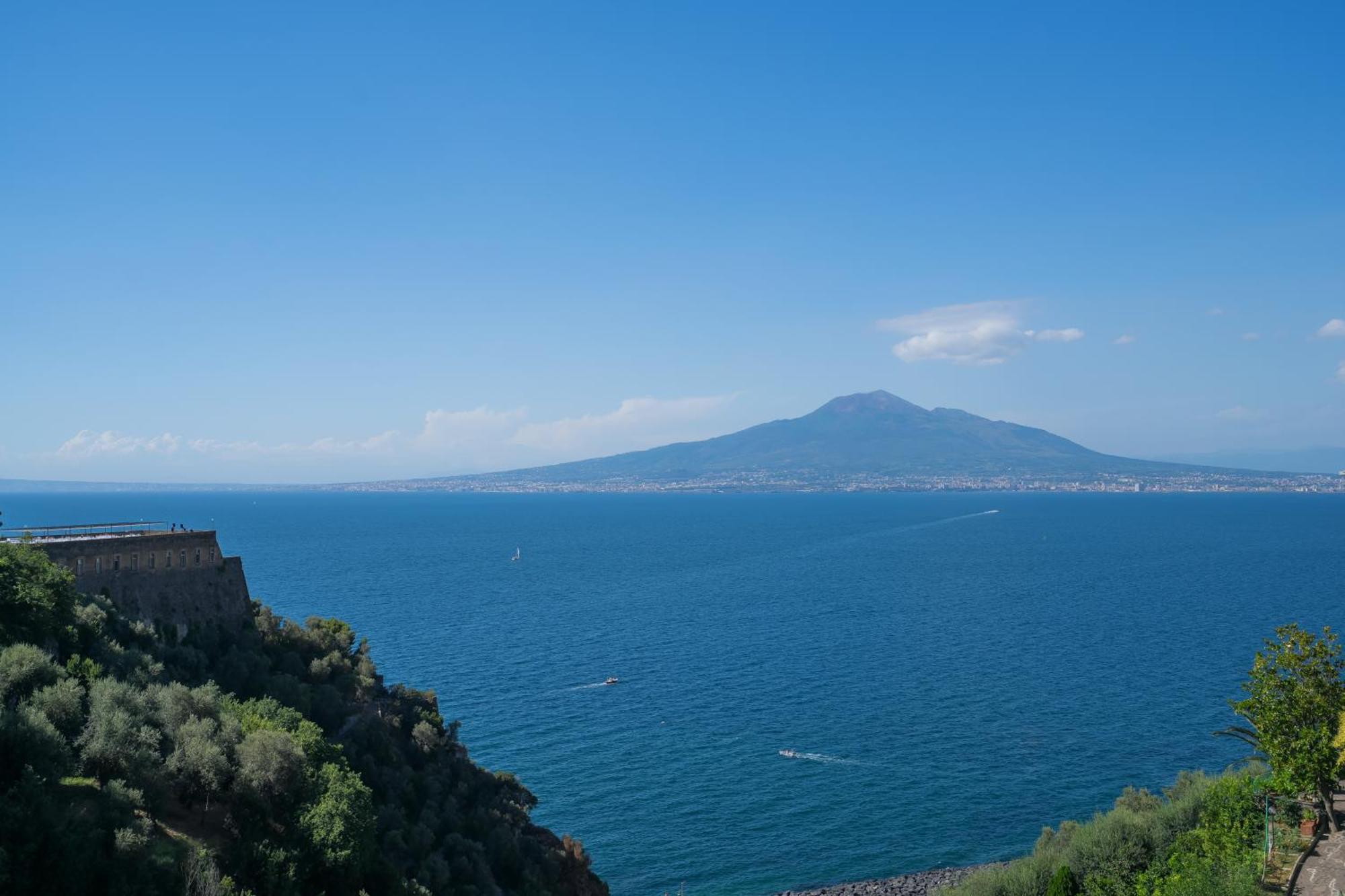 Sea View Deluxe Apartments Vico Equense Esterno foto