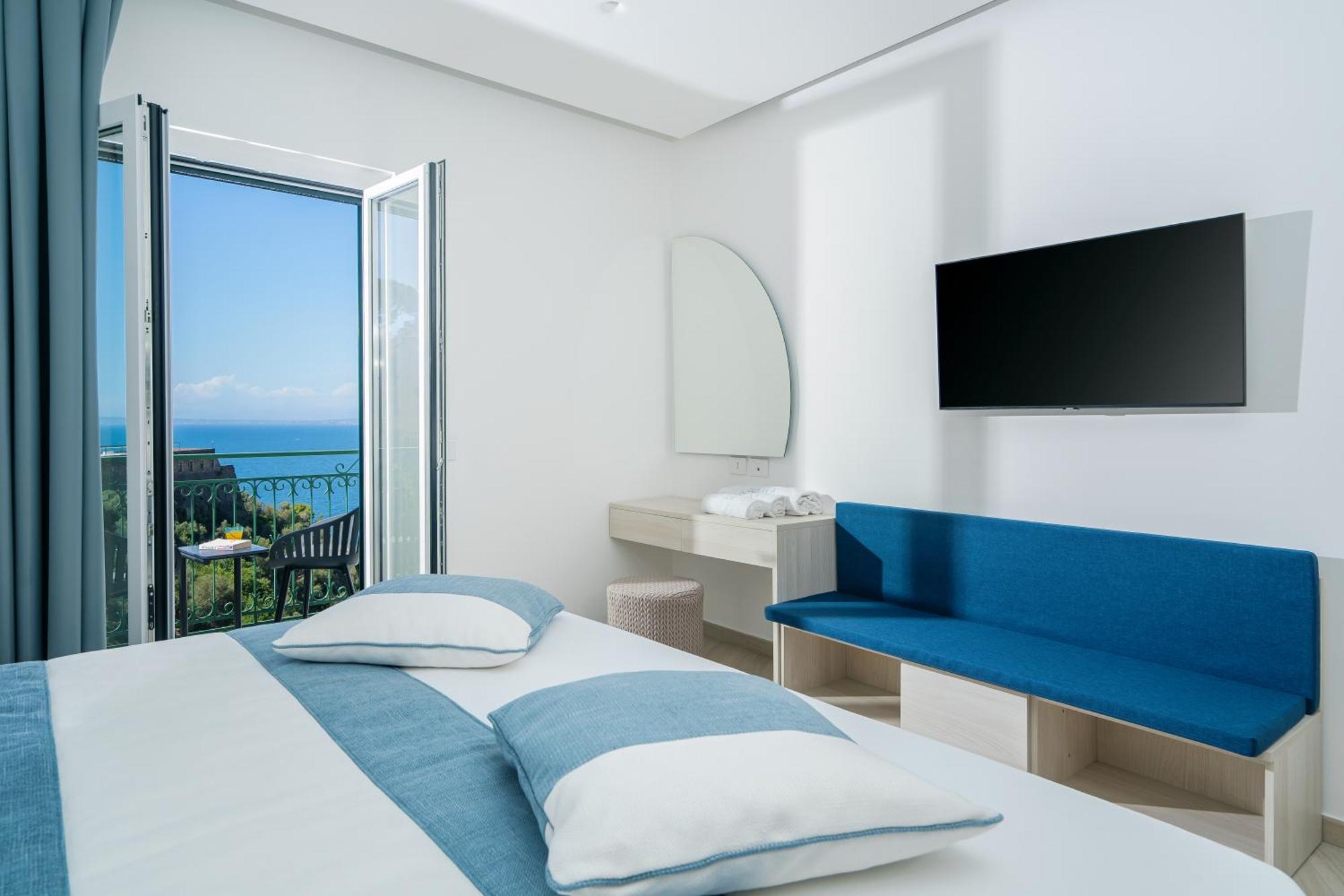 Sea View Deluxe Apartments Vico Equense Esterno foto