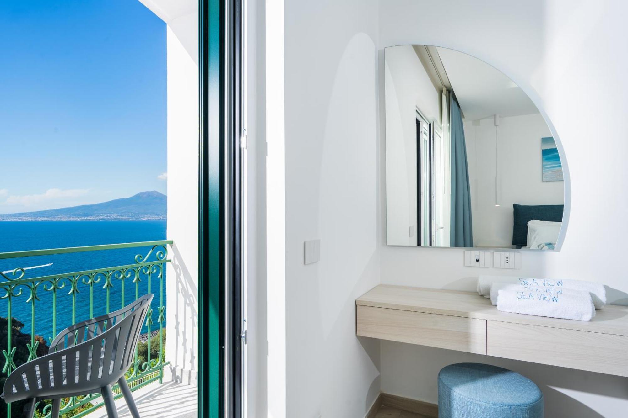 Sea View Deluxe Apartments Vico Equense Esterno foto