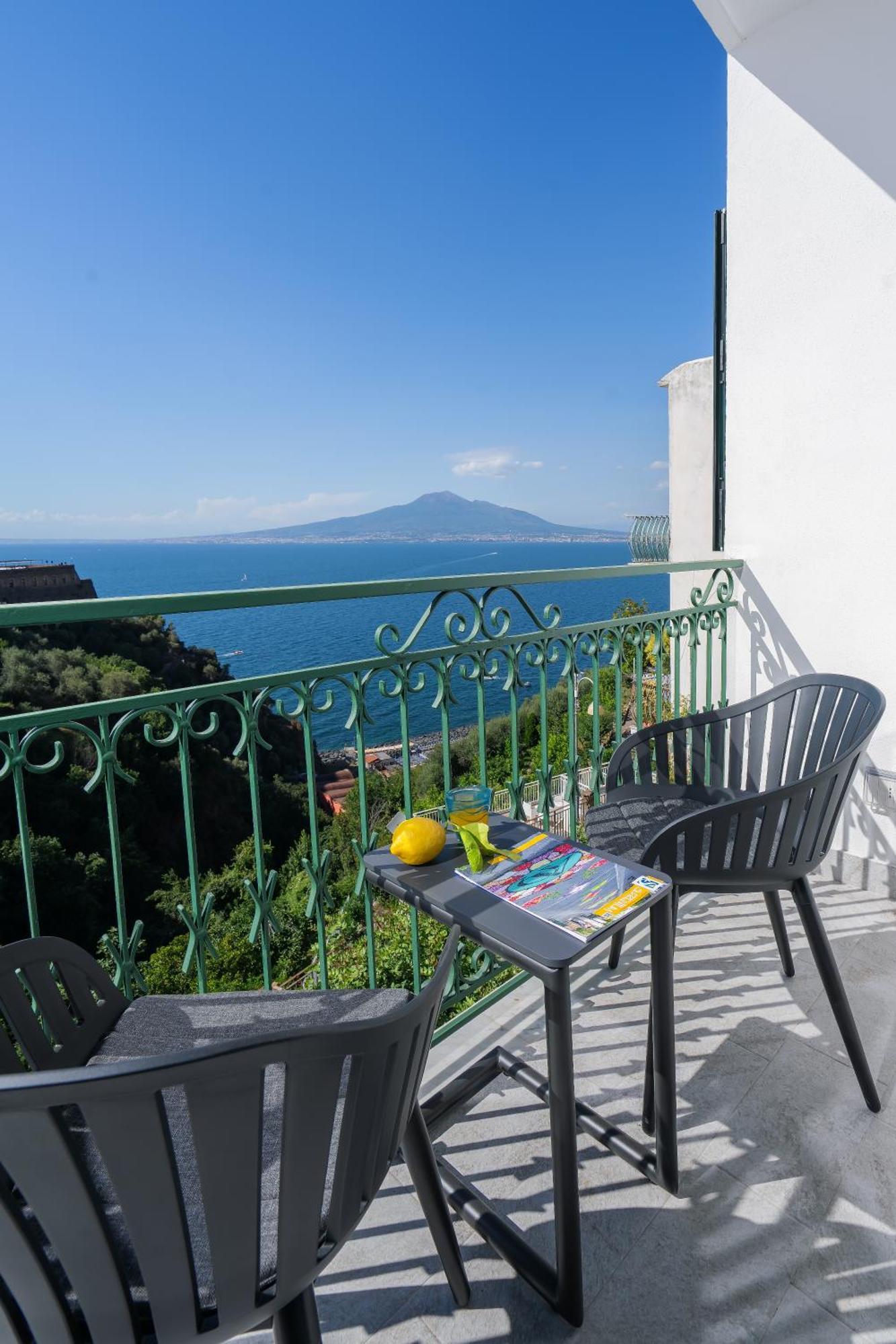 Sea View Deluxe Apartments Vico Equense Esterno foto