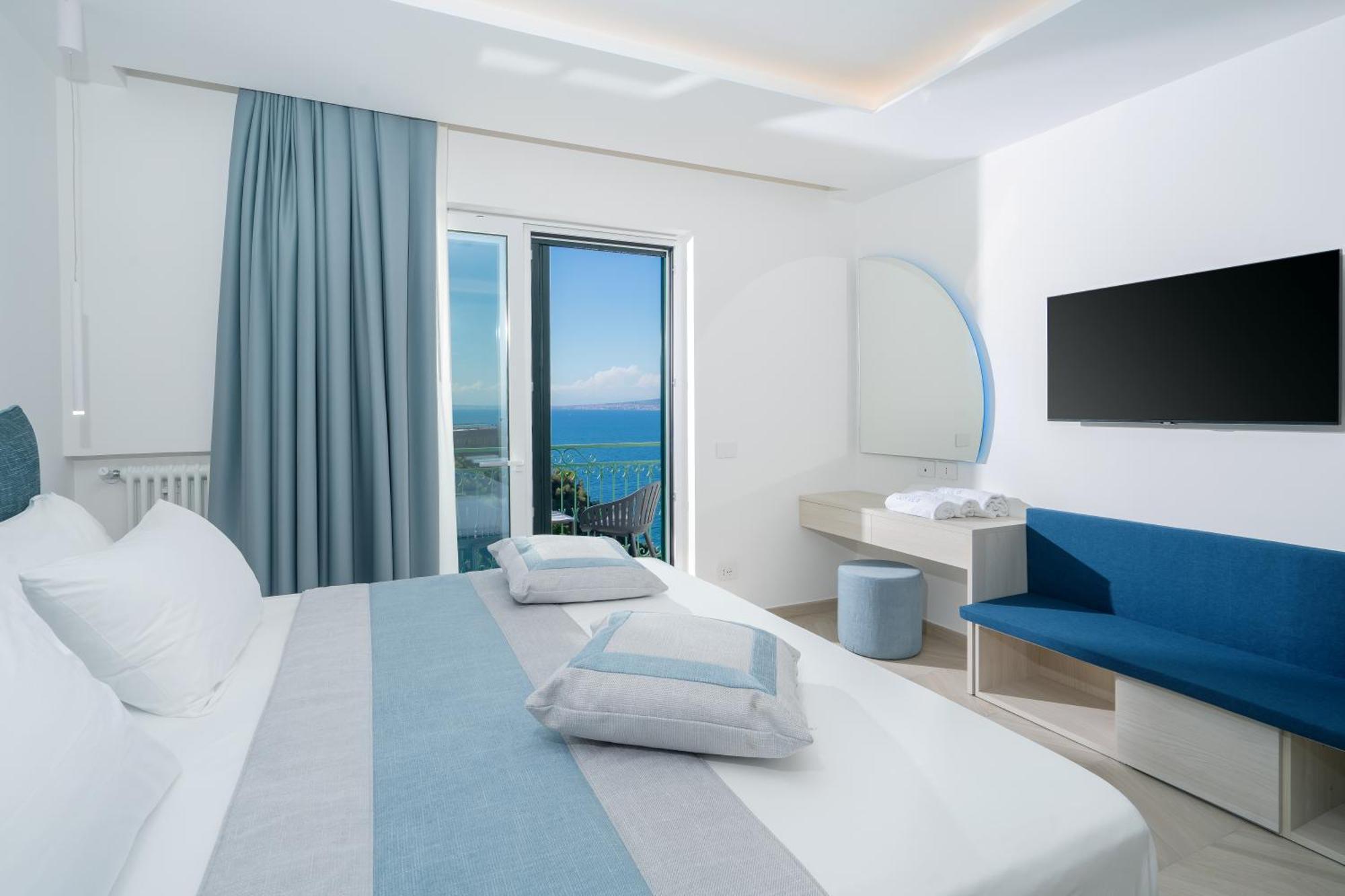 Sea View Deluxe Apartments Vico Equense Esterno foto